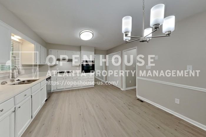 385 Deerwood Dr - Photo 6 of 24