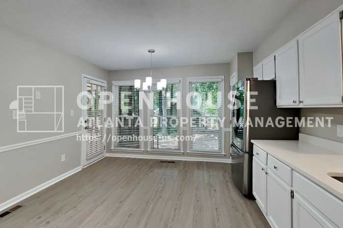 385 Deerwood Dr - Photo 7 of 24