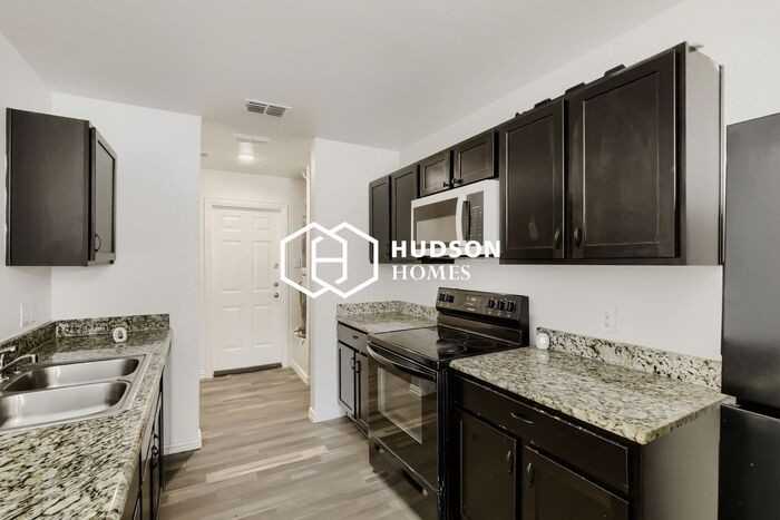 524 E Texas St - Photo 5 of 14