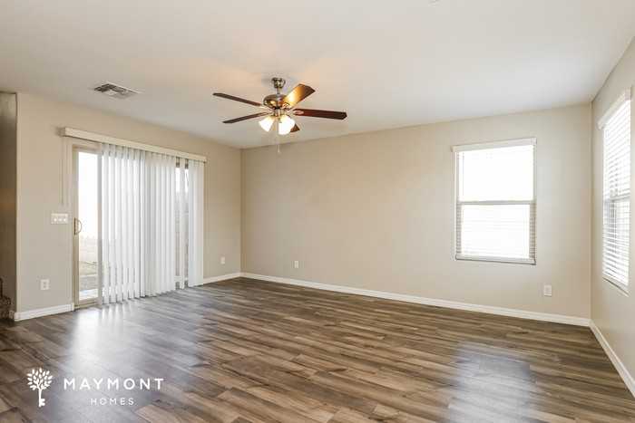 8126 W Agora Ln - Photo 5 of 16
