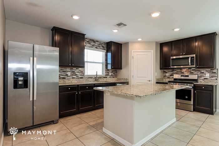 8126 W Agora Ln - Photo 7 of 16