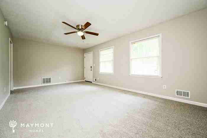 2472 Hartford Dr - Photo 6 of 17