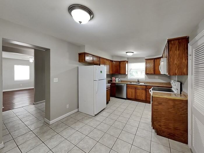 8818 Ricardo Ln - Photo 6 of 22