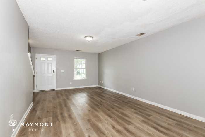 313 Denman Loop - Photo 5 of 16