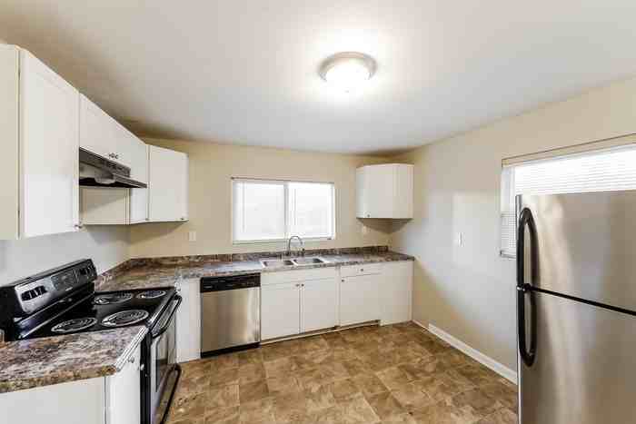 1533 Heron Dr - Photo 5 of 12
