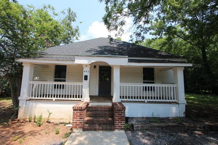442 Hall St - Photo 2 of 17