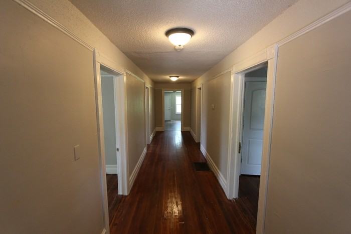 442 Hall St - Photo 3 of 17