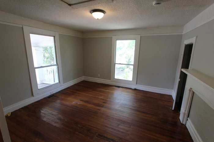 442 Hall St - Photo 4 of 17