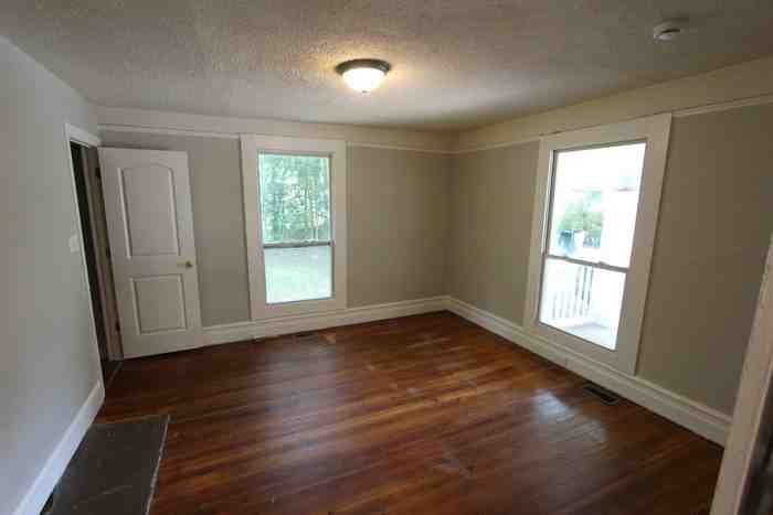 442 Hall St - Photo 5 of 17