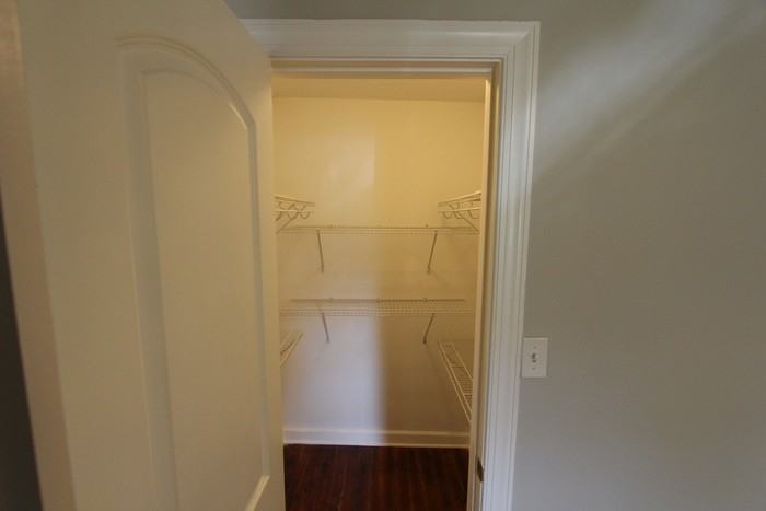 442 Hall St - Photo 6 of 17