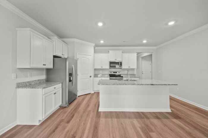 14335 Lannister Ln - Photo 4 of 33