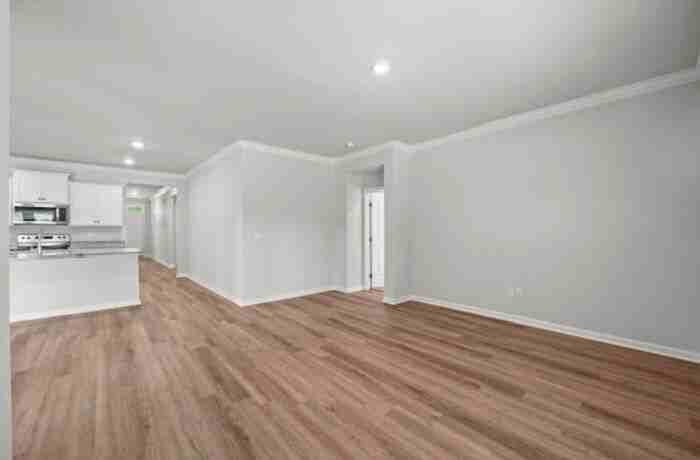 14335 Lannister Ln - Photo 6 of 33