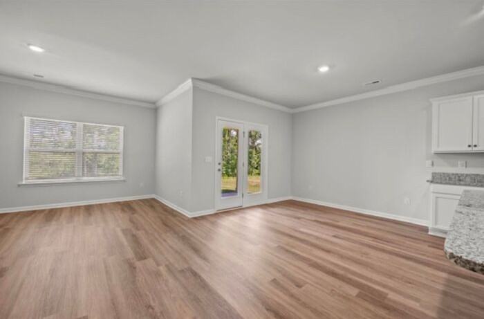 14335 Lannister Ln - Photo 7 of 33