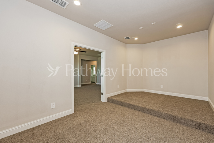 838 Poppie Ln - Photo 7 of 17