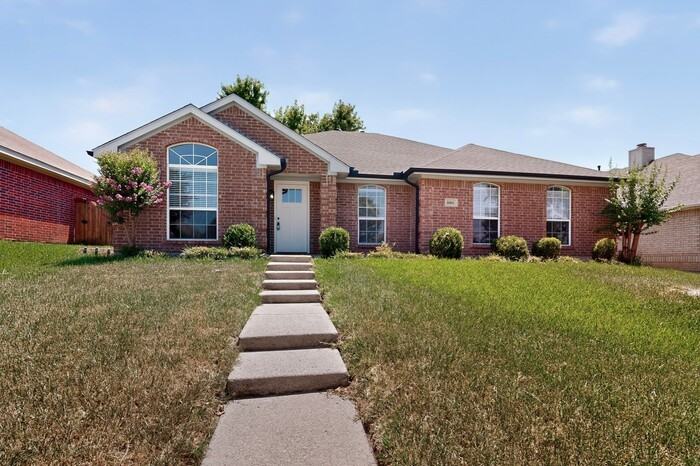 9881 Cambridge Dr - Photo 4 of 47