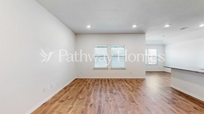 957 English Dr - Photo 3 of 27