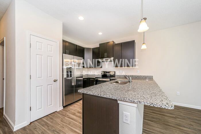 551 Kit St - Photo 3 of 39