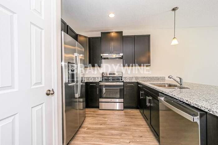 551 Kit St - Photo 4 of 39