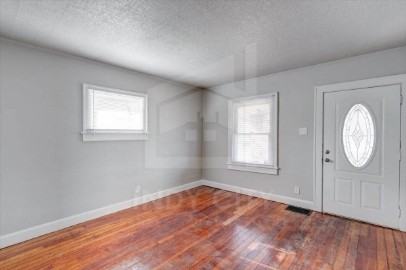 815 N Centennial St - Photo 2 of 20