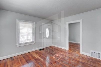 815 N Centennial St - Photo 3 of 20
