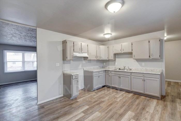 8328 E 41st Pl - Photo 5 of 16