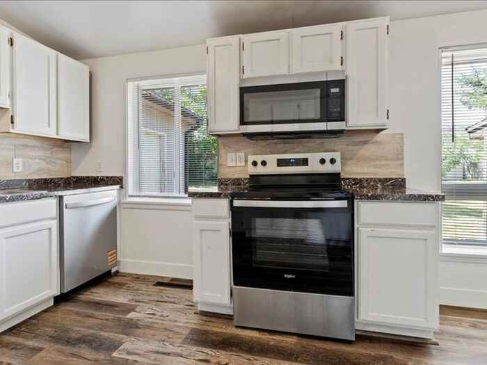 1376 E Greenfield Ave - Photo 4 of 19