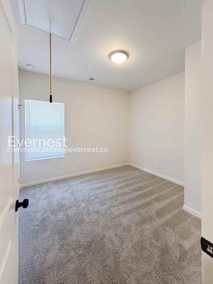 1109 Goldsboro Ave - Photo 5 of 13