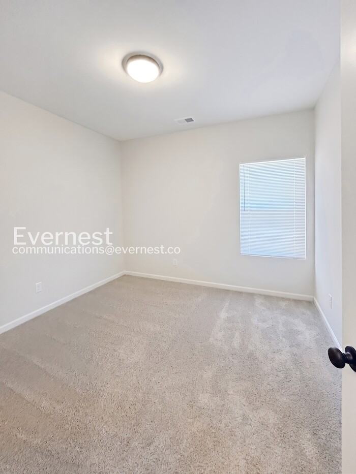 1109 Goldsboro Ave - Photo 6 of 13