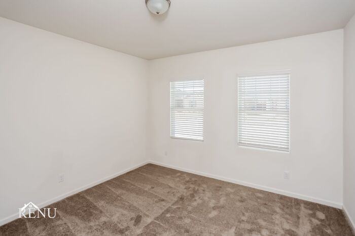 766 Oakhurst Dr - Photo 5 of 37