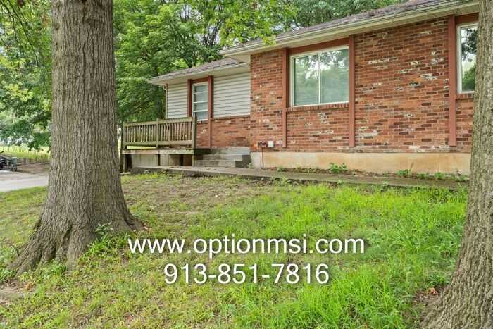 345 S 73rd Dr - Photo 2 of 33