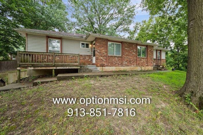 345 S 73rd Dr - Photo 4 of 33