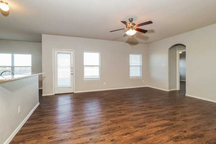 300 Windmill Ct - Photo 3 of 16