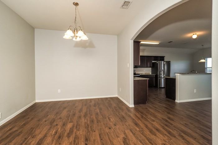 300 Windmill Ct - Photo 5 of 16