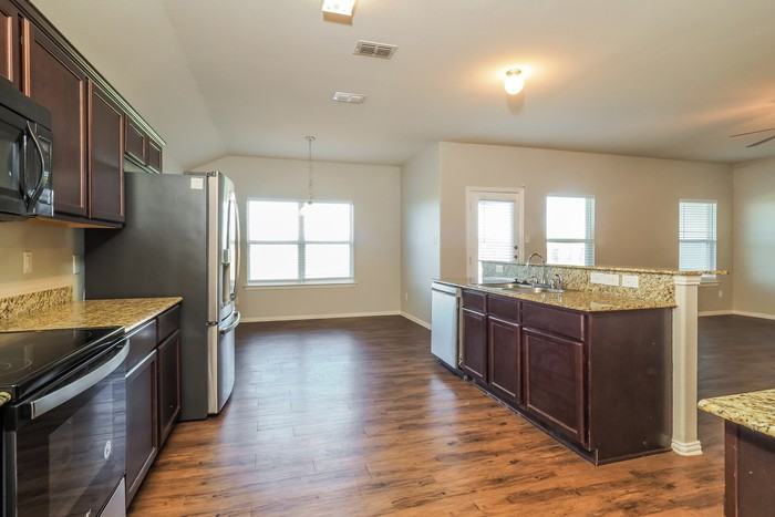 300 Windmill Ct - Photo 7 of 16