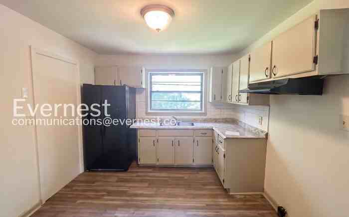 905 Elizabeth Dr - Photo 4 of 19