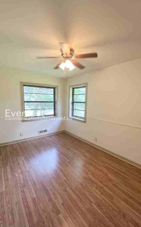 905 Elizabeth Dr - Photo 6 of 19