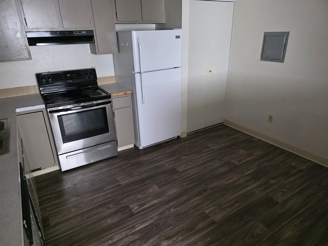 1005 W 13th St #101 - Photo 2 of 10
