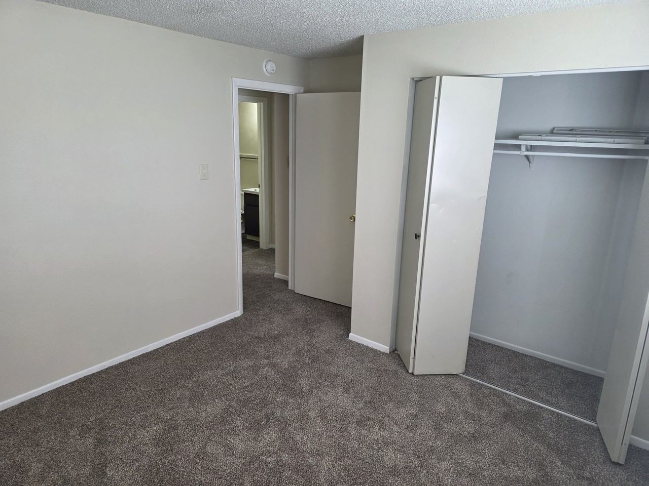1005 W 13th St #101 - Photo 4 of 10
