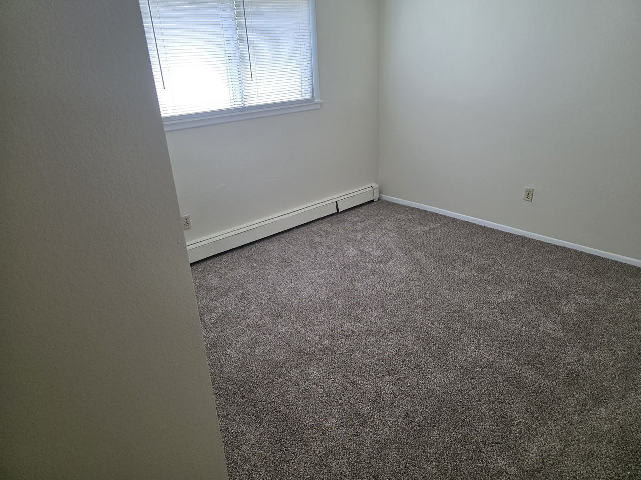 1005 W 13th St #101 - Photo 5 of 10