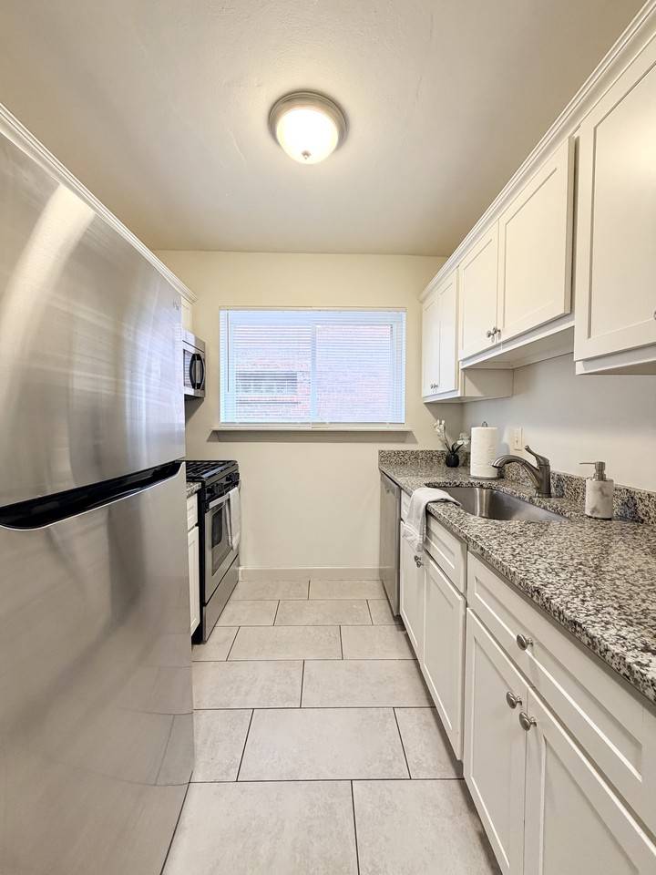 4633 Jamieson Ave #1S - Photo 3 of 11
