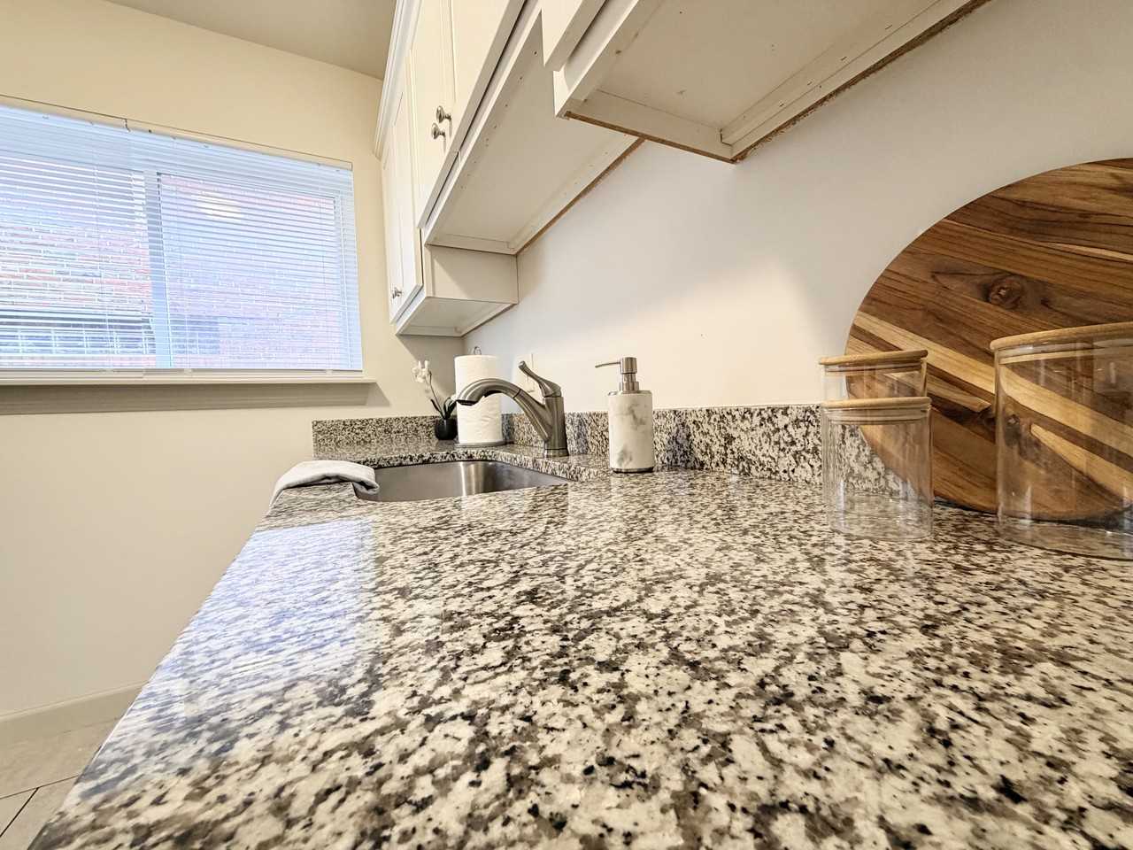 4633 Jamieson Ave #1S - Photo 4 of 11