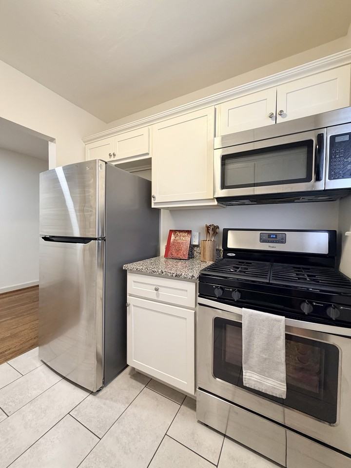 4633 Jamieson Ave #1S - Photo 5 of 11