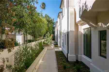 621 Fairview Ave #B - Photo 2 of 18