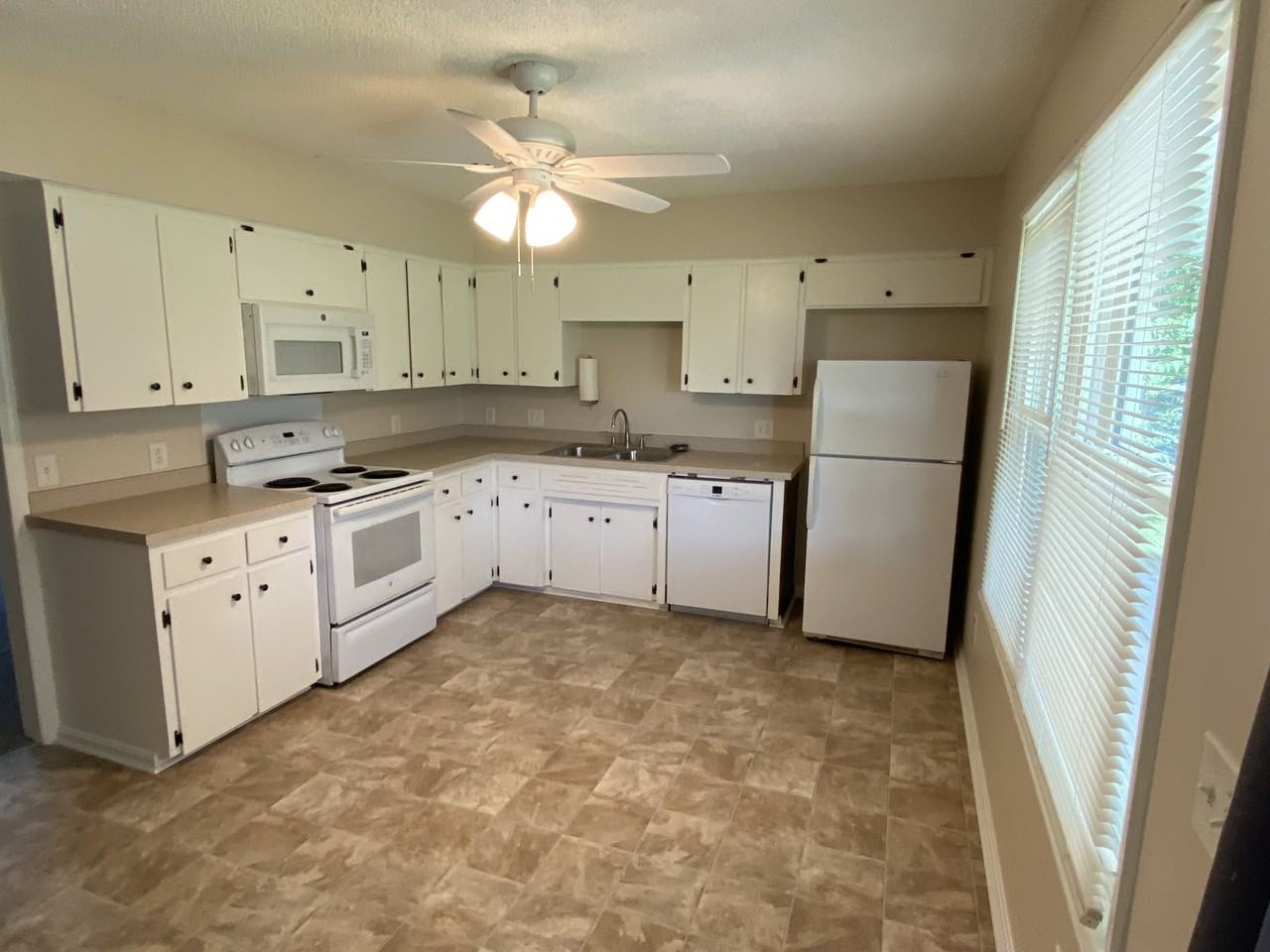 240 Lakeview Dr #NA - Photo 5 of 16
