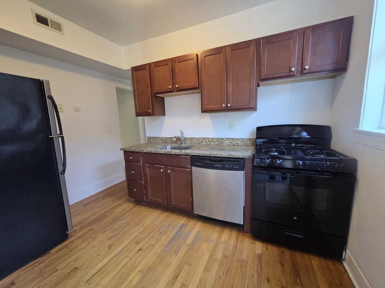 1627 W Farwell Ave #2N - Photo 3 of 9