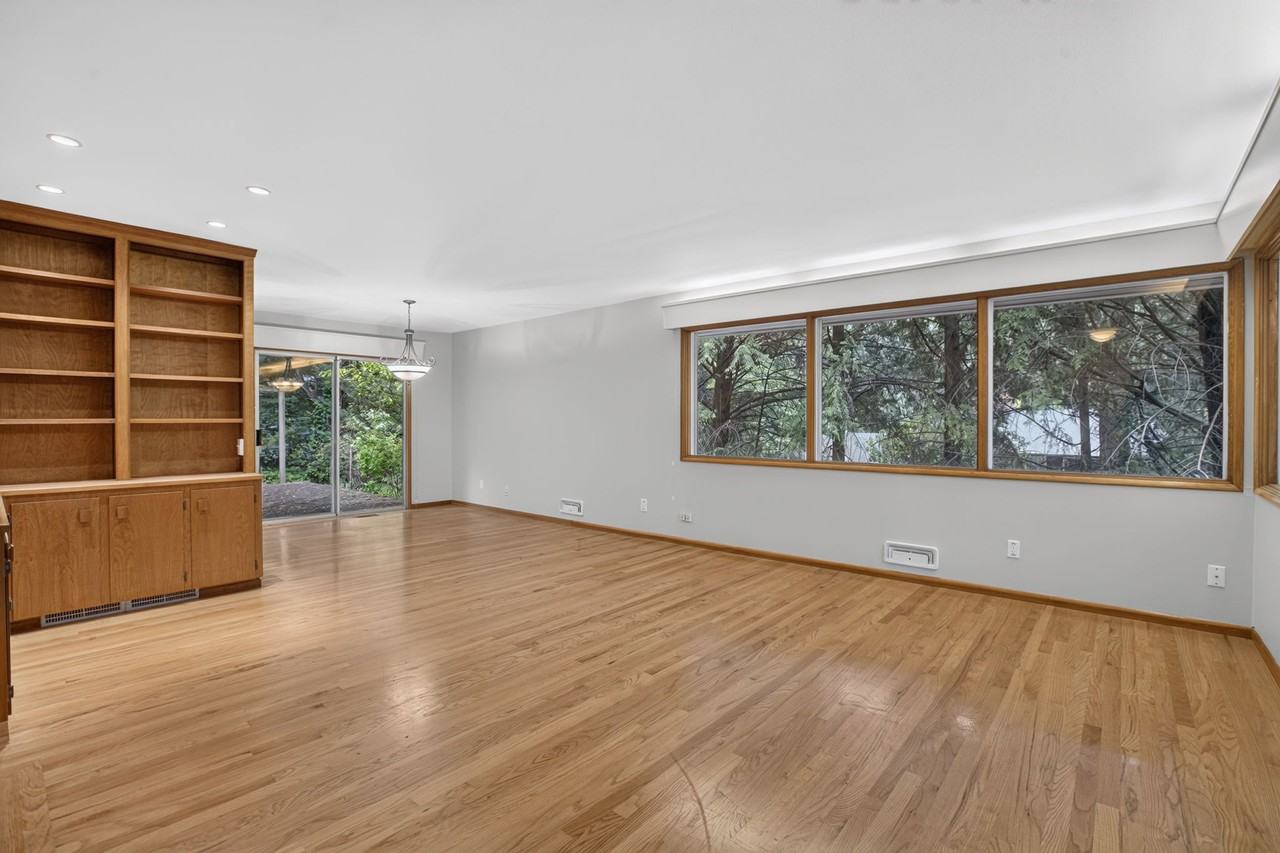 910 York Rd #NA - Photo 5 of 21