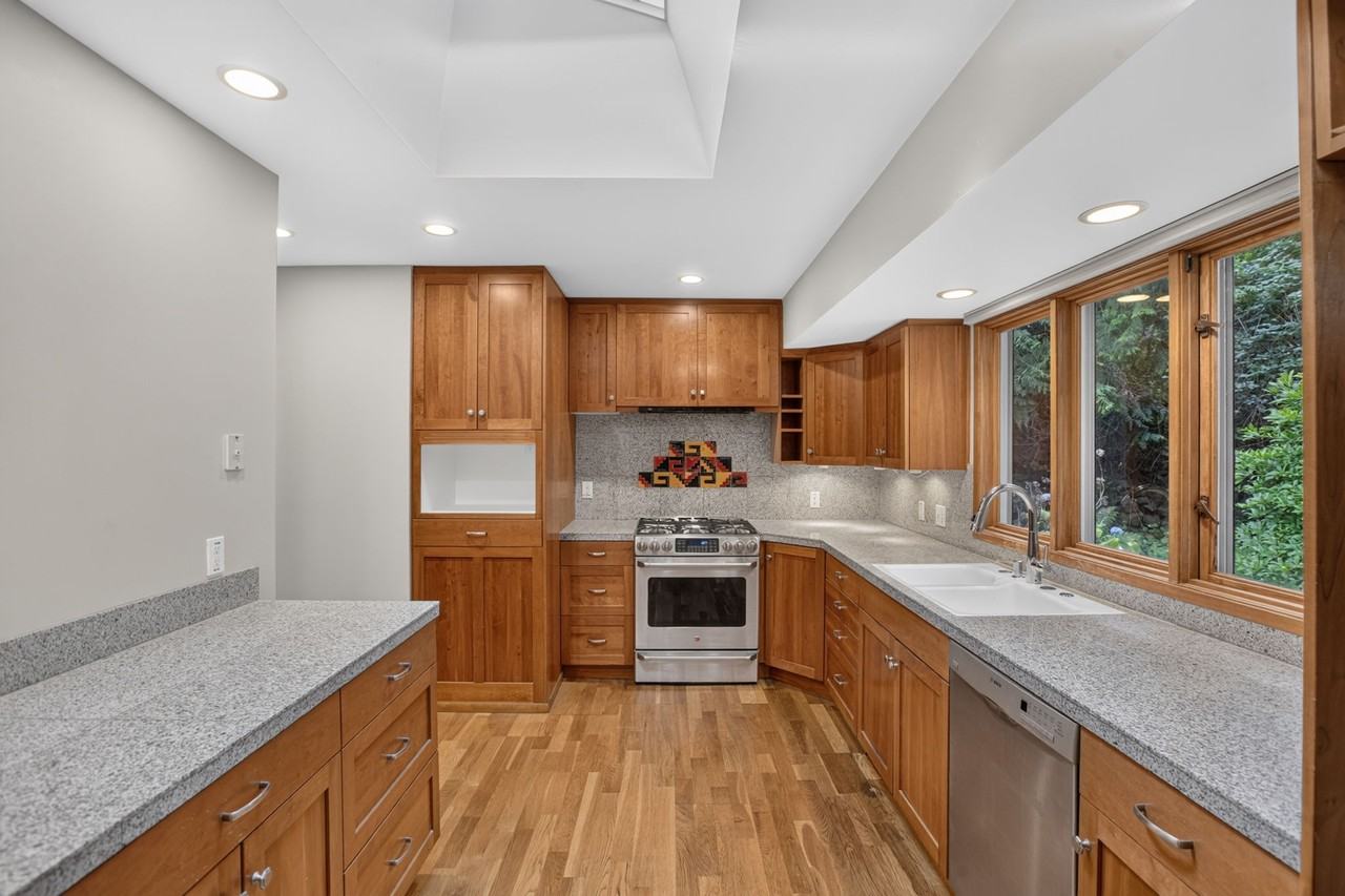 910 York Rd #NA - Photo 6 of 21