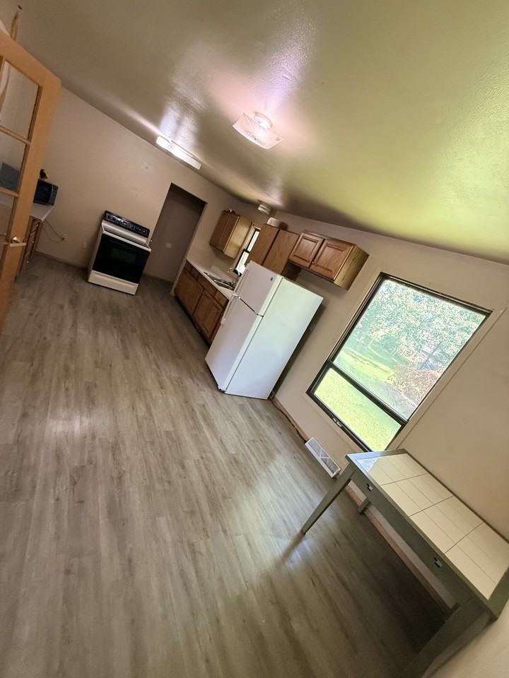 909 1st St Sw #NA - Photo 3 of 7