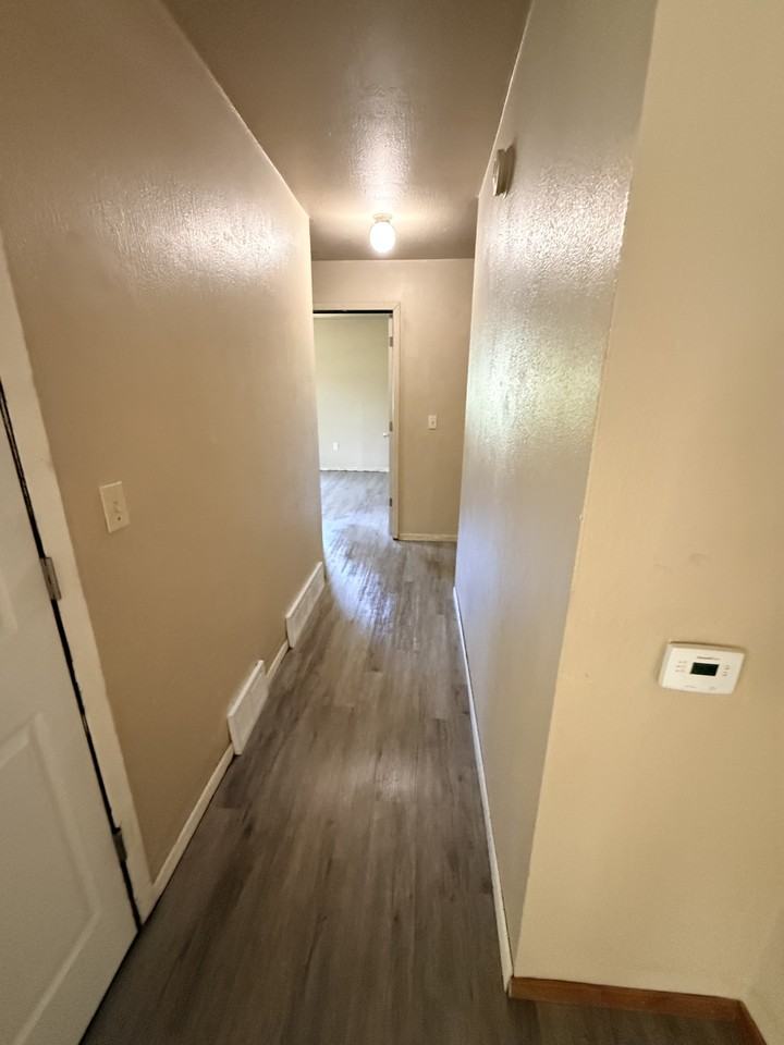 909 1st St Sw #NA - Photo 4 of 7