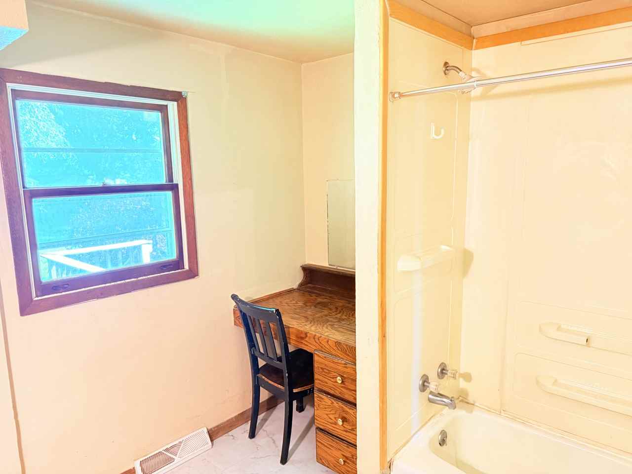 909 1st St Sw #NA - Photo 7 of 7